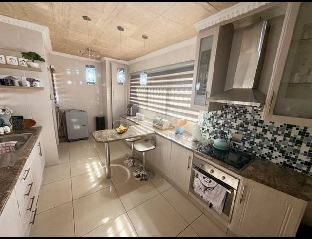4 BEDROOM HOUSE FOR SALE IN VANDERBIJLPARK CE 4